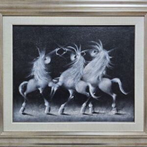 Umetnička slika Crno beli trio III slikar Janoš Mesaroš- tehnika kombinovana pastel ulje tehnika - veličina slike bez rama 40x50 cm - sa ramom 61x71 cm - cena umetničke slike 70800 dinara - izgled slike sa ramom