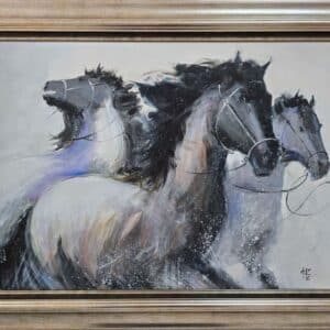 Umetnička slika Konji koji jure 5 slikar Dragan Tasić- tehnika akril na lesonitu - veličina slike bez rama 50x70 cm - sa ramom 67x87 cm - cena umetničke slike 30680 dinara - izgled slike sa ramom