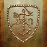 Umetnicka slika - Naziv slike Koren moci-Slikar Dusko Trifunovic-Format slike sa ramom 90x7 cm-bez rama 77x58 cm-tehnika metalne nitne pozlata i ulje na lesonitu-sertifikat-Cena slike 141600 dinara - izgled slike bez rama