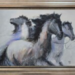 Umetnička slika Konji koji jure 5 slikar Dragan Tasić- tehnika akril na lesonitu - veličina slike bez rama 50x70 cm - sa ramom 67x87 cm - cena umetničke slike 30680 dinara - izgled slike sa ramom
